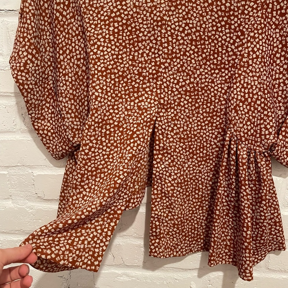 H&M Flowy Rust Patterned Cropped Blouse - Picture 4 of 5